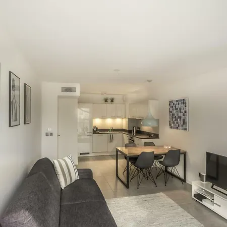 Prestige: Modern Near Croisette Apartment